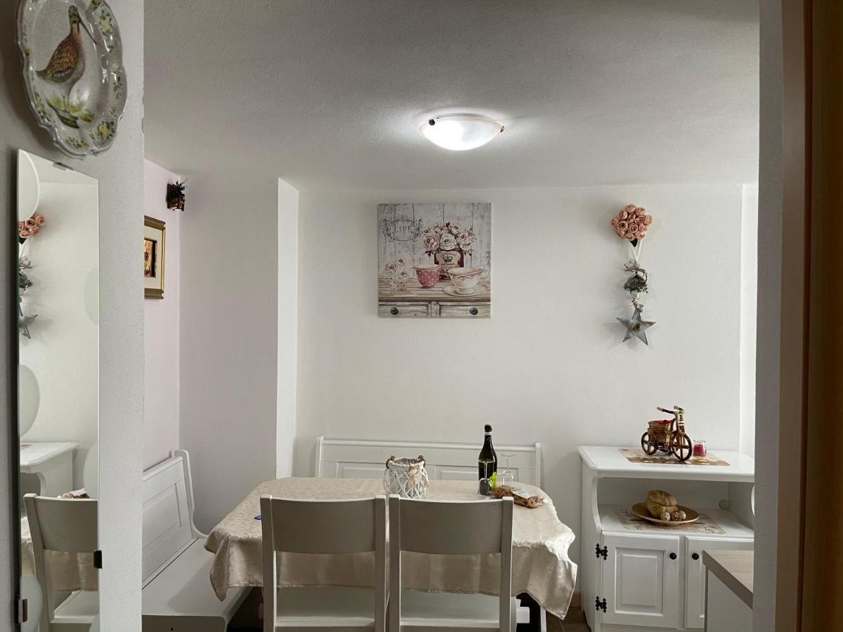 La Casa Di Pucci Nel Borgo Affrescato Di Parlasco Cortenova Exterior photo